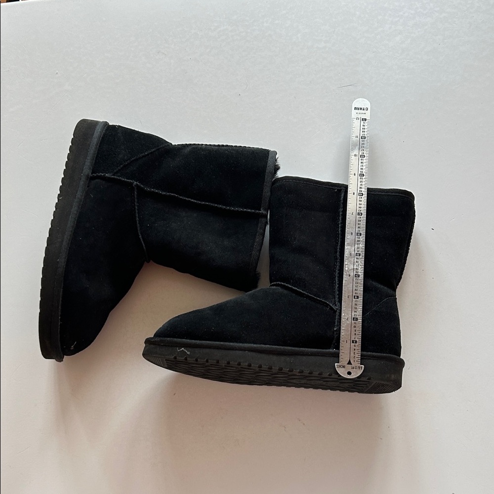 Koolaburra by Ugg, Black Suede Boots with Faux Fur Lining, W Size 8 - Picture 6 of 6
